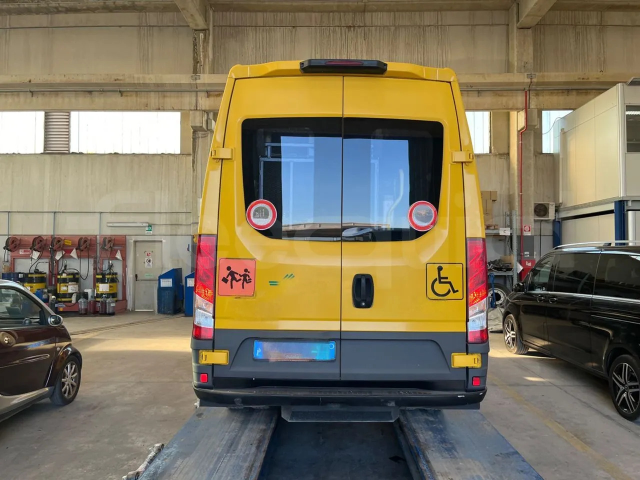 Iveco Daily - Iskolabusz: 5 kép. Iveco Daily - Iskolabusz: 5 kép.