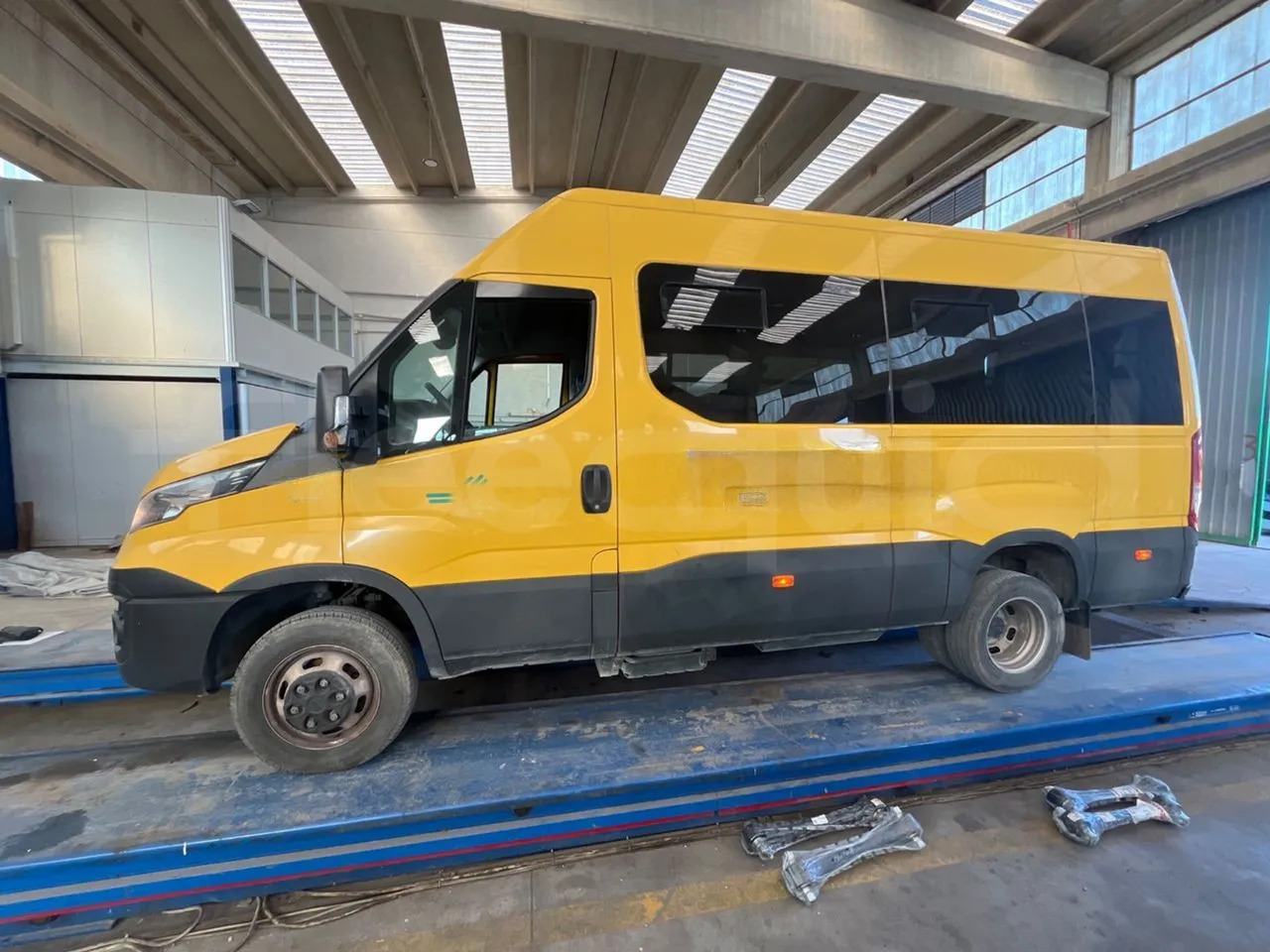Iskolabusz Iveco Daily: 6 kép.