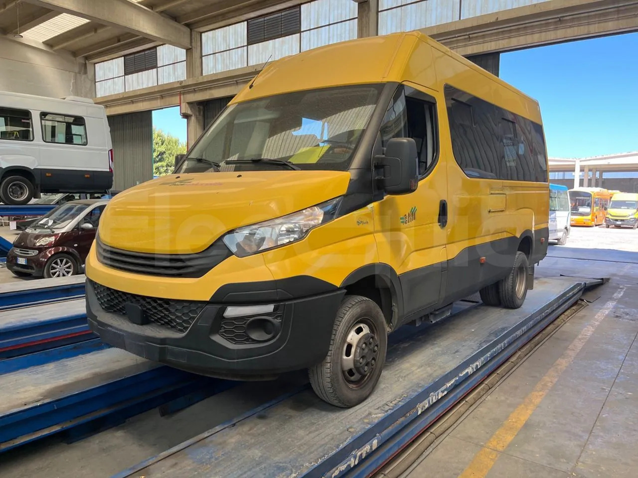Iveco Daily - Iskolabusz: 4 kép. Iveco Daily - Iskolabusz: 4 kép.