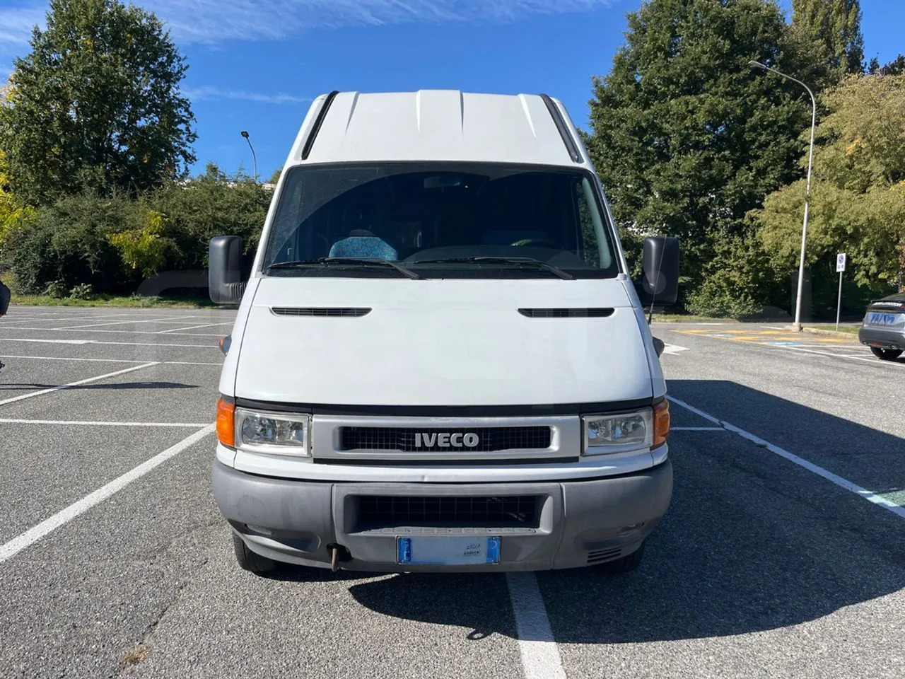 Iveco Daily - Helyközi busz: 2 kép. Iveco Daily - Helyközi busz: 2 kép.