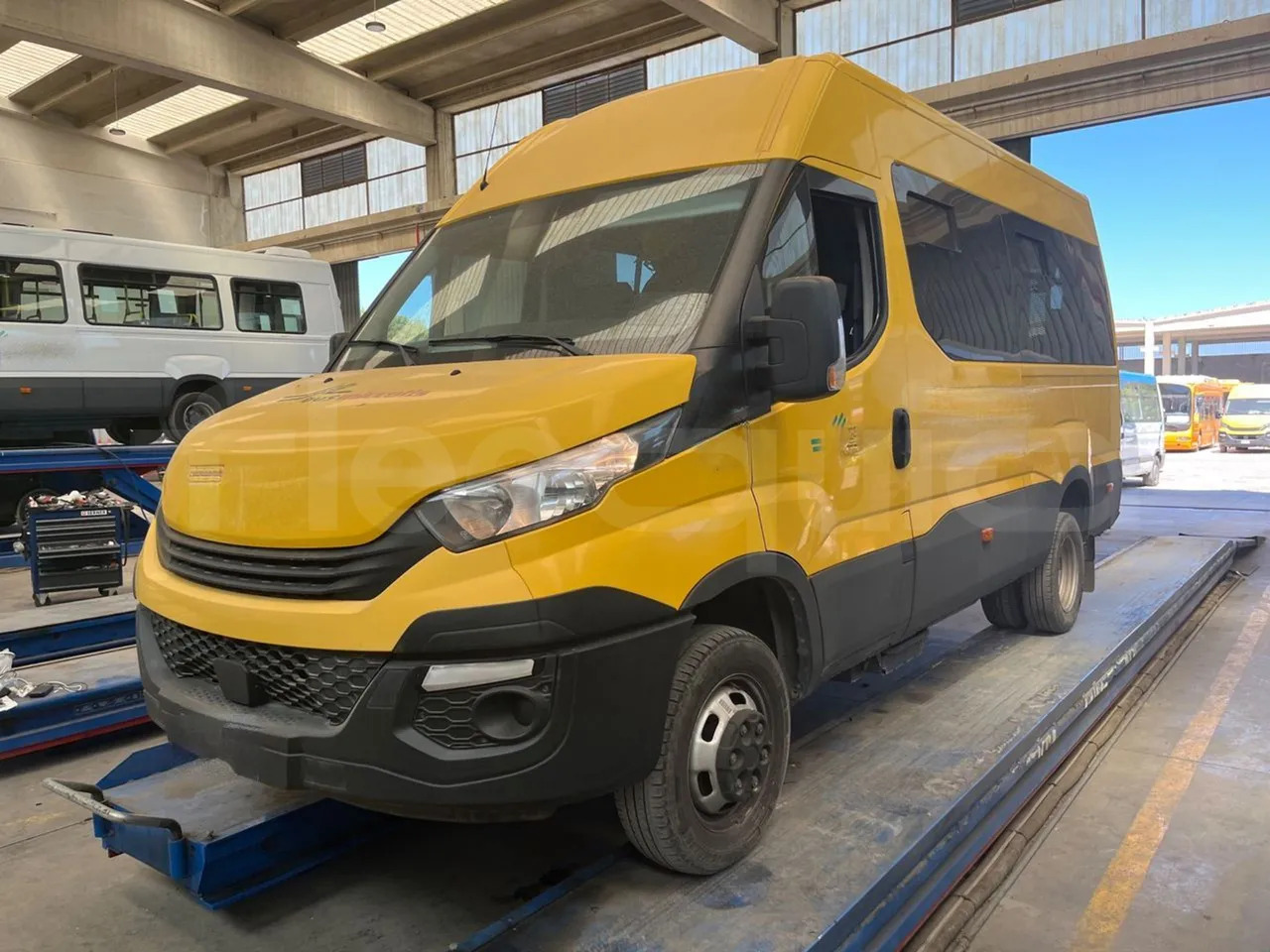 Iveco Daily - Iskolabusz: 4 kép. Iveco Daily - Iskolabusz: 4 kép.