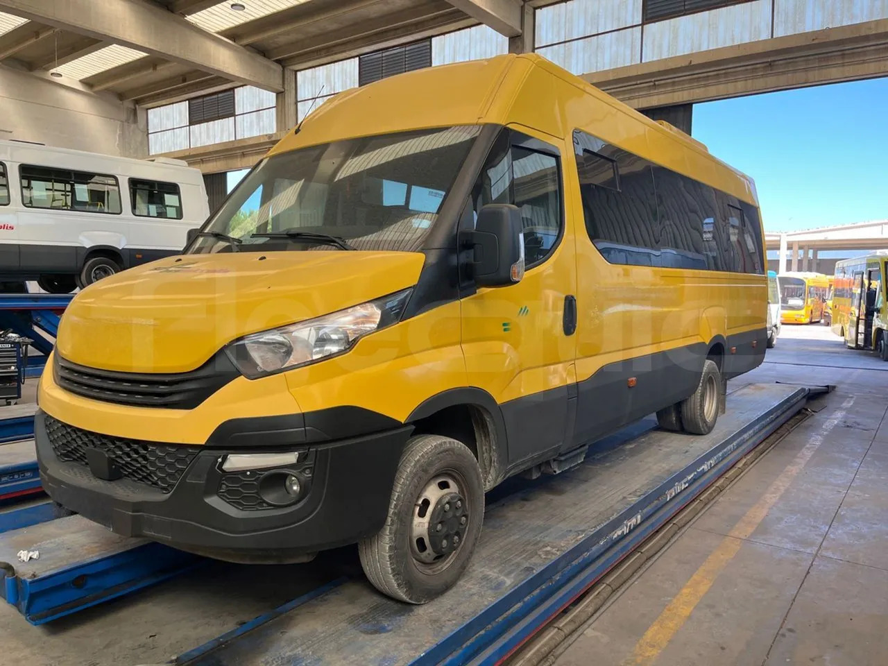 Iveco Daily - Iskolabusz: 4 kép. Iveco Daily - Iskolabusz: 4 kép.