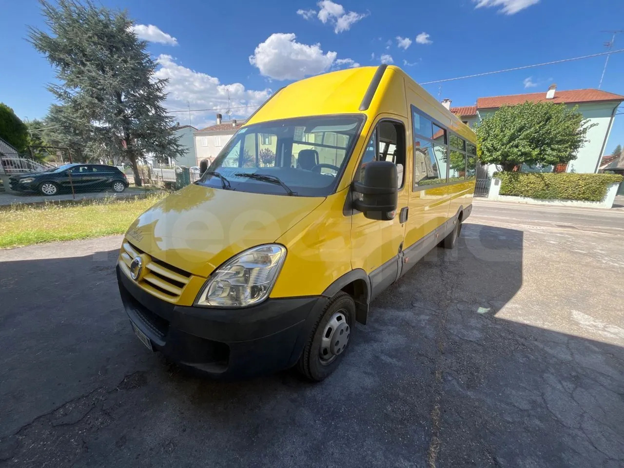 Iveco Daily - Iskolabusz: 4 kép. Iveco Daily - Iskolabusz: 4 kép.