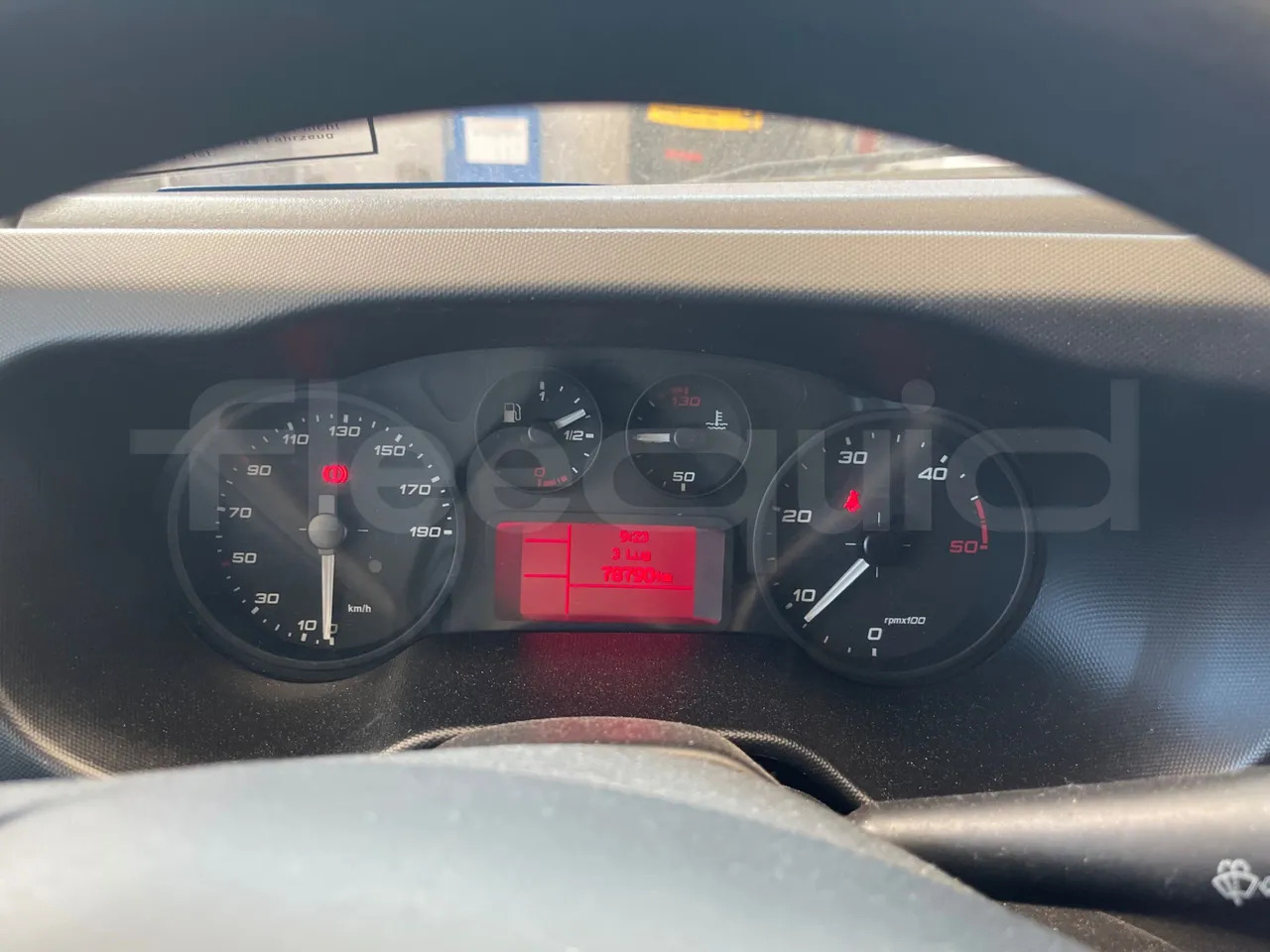 Iveco Daily - Iskolabusz: 3 kép. Iveco Daily - Iskolabusz: 3 kép.