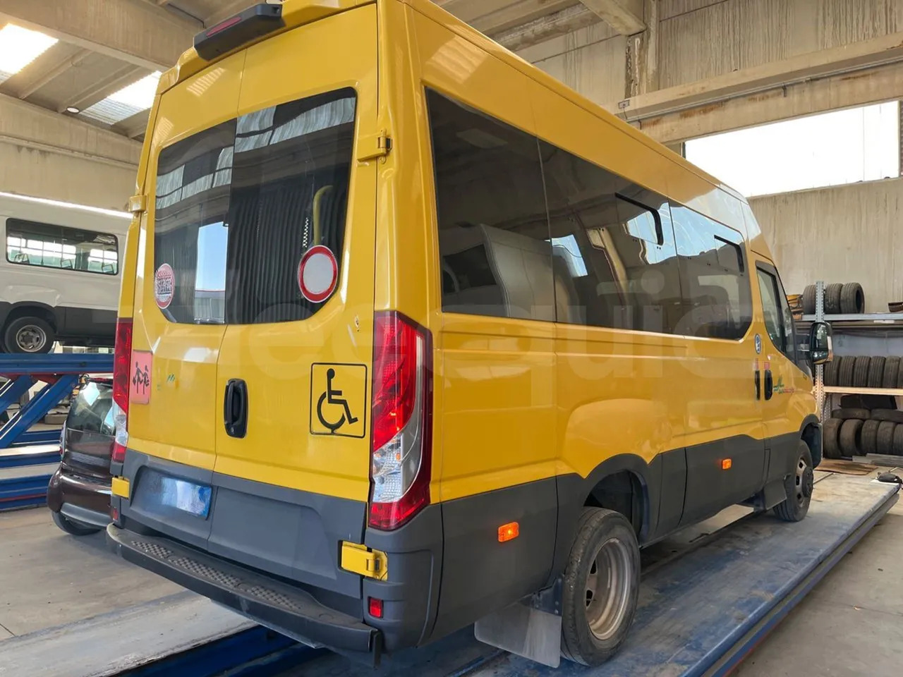Iskolabusz Iveco Daily: 9 kép.