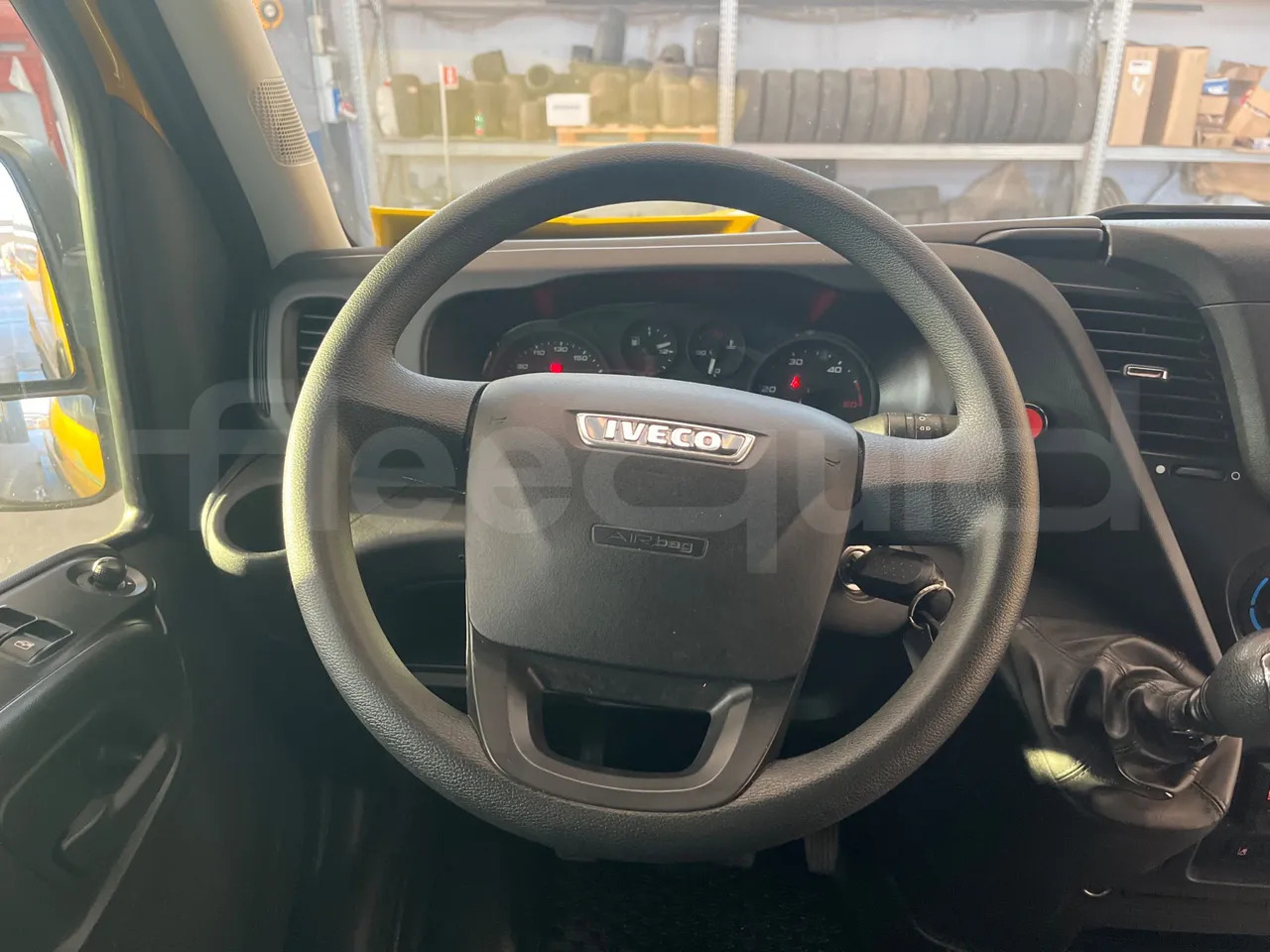 Iskolabusz Iveco Daily: 19 kép. Iskolabusz Iveco Daily: 19 kép.