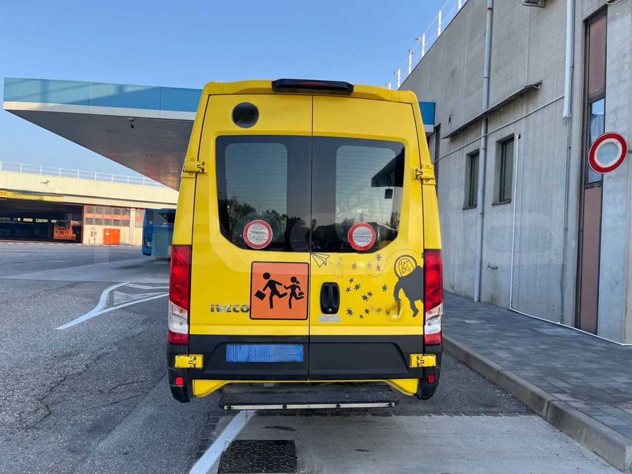 Iveco Daily - Iskolabusz: 5 kép. Iveco Daily - Iskolabusz: 5 kép.