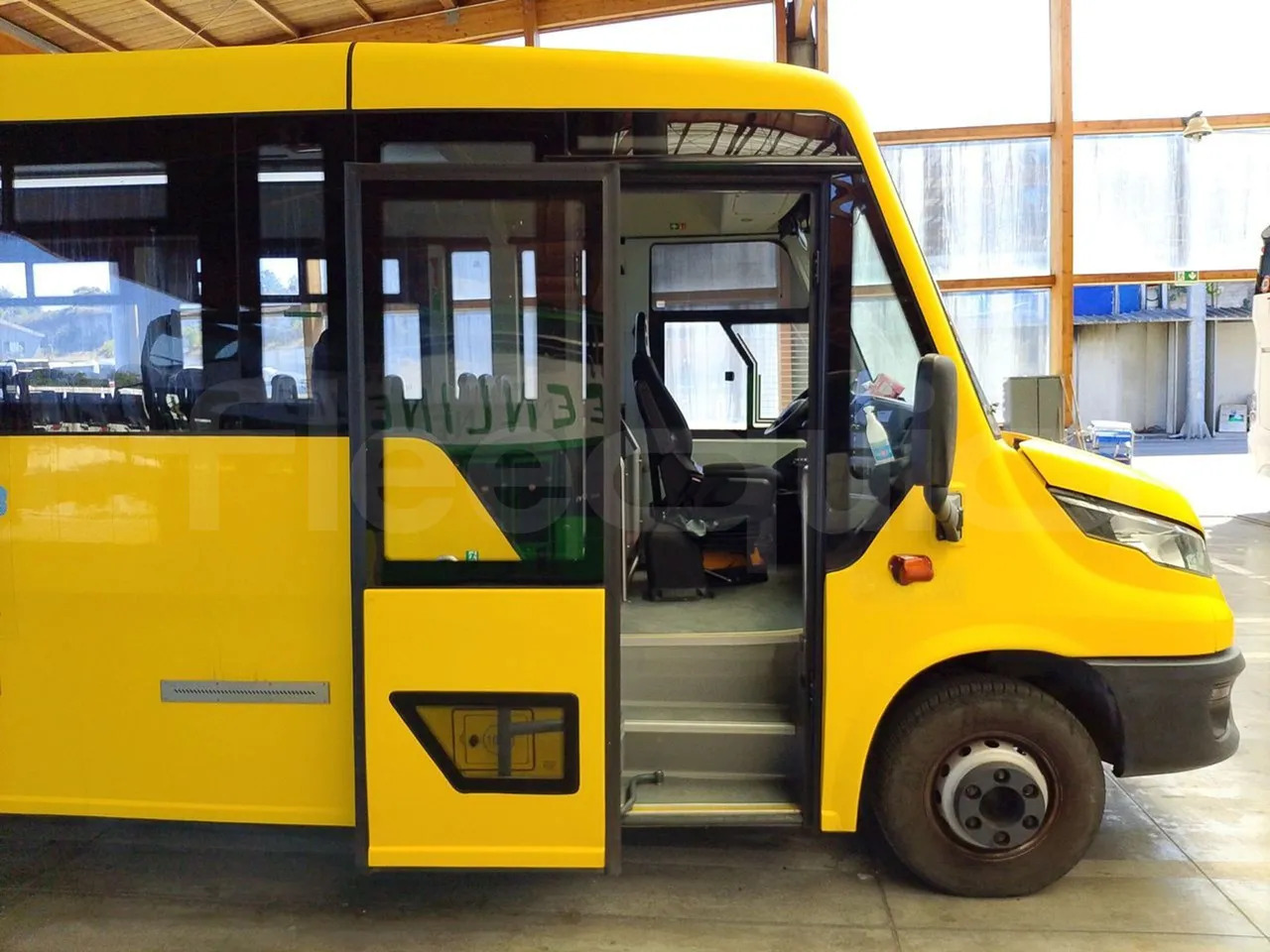 Iskolabusz Iveco Indcar: 13 kép.
