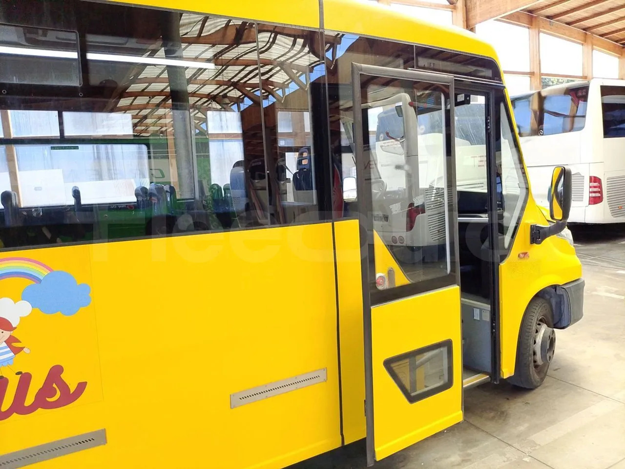 Iskolabusz Iveco Indcar: 14 kép.