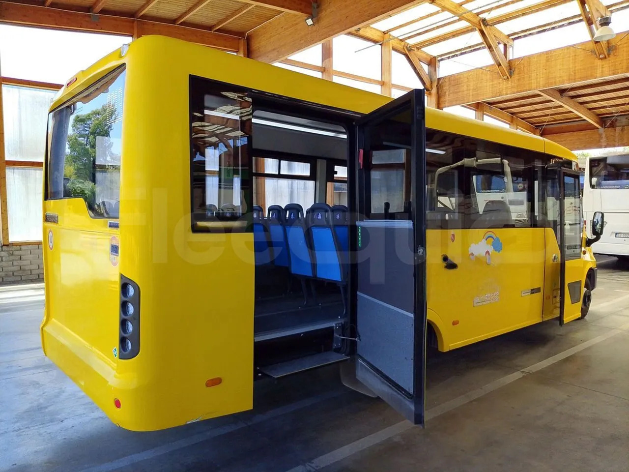 Iskolabusz Iveco Indcar: 8 kép.