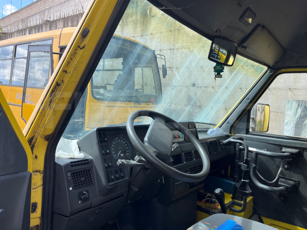 Iveco Turbo Daily - Iskolabusz: 5 kép. Iveco Turbo Daily - Iskolabusz: 5 kép.