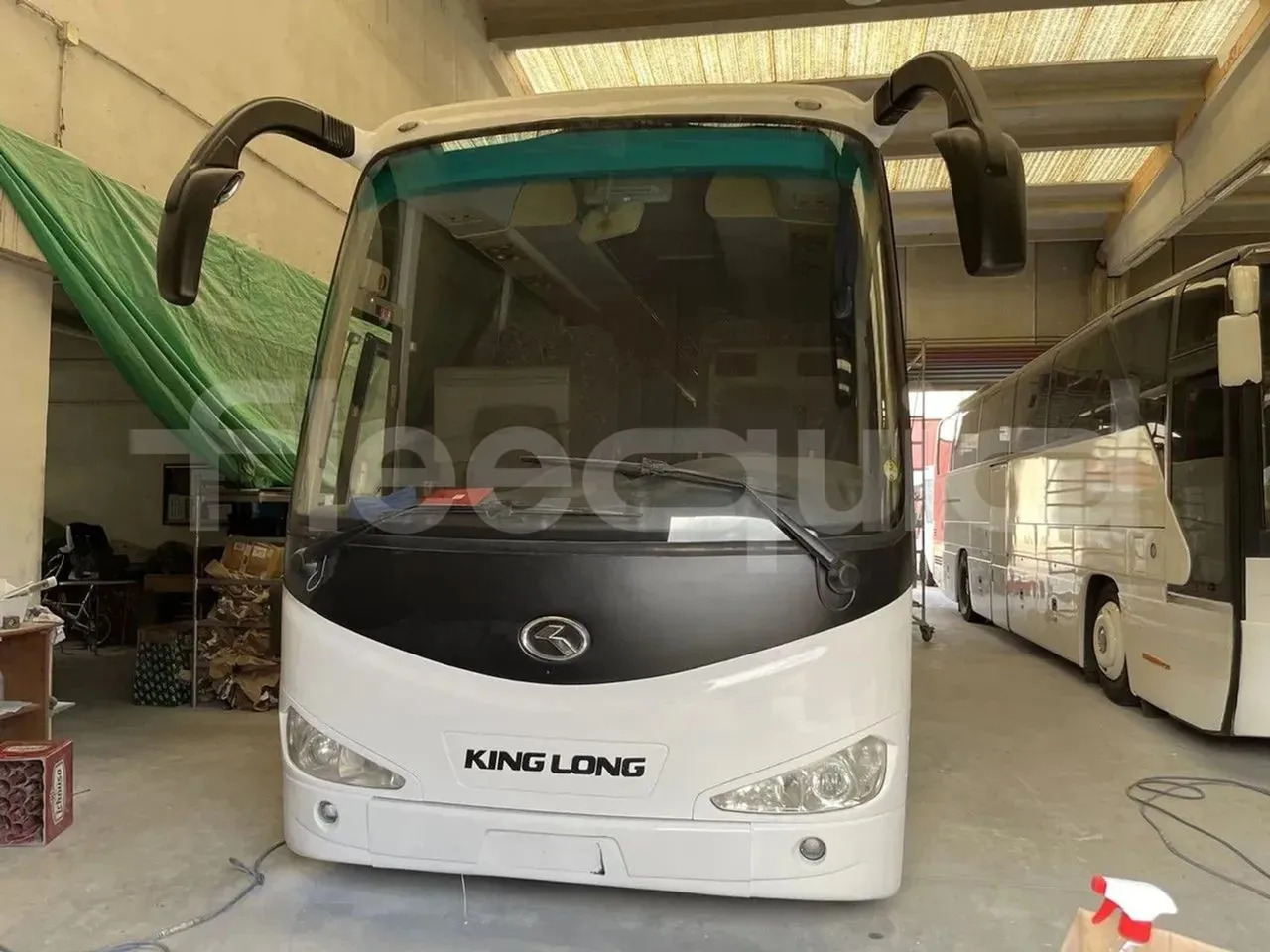 King Long XMQ6127 - Távolsági busz: 3 kép. King Long XMQ6127 - Távolsági busz: 3 kép.