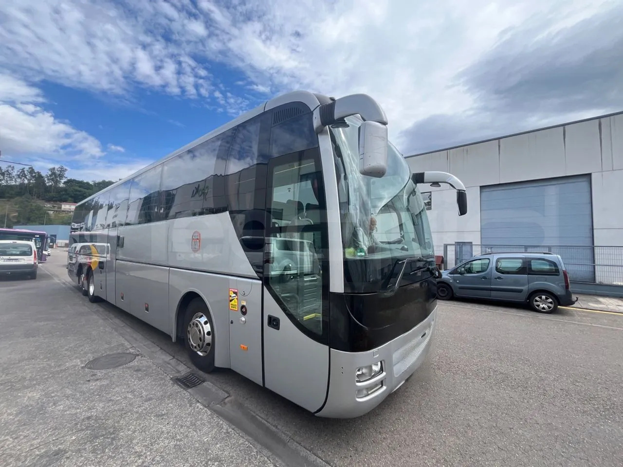 Man Lion's Coach - Távolsági busz: 1 kép. Man Lion's Coach - Távolsági busz: 1 kép.