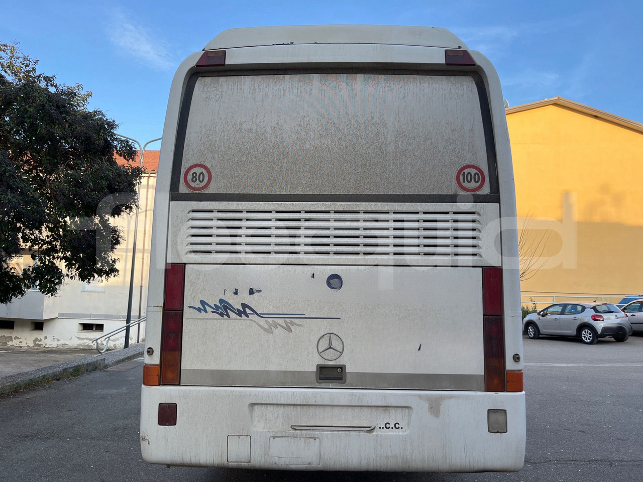 Mercedes-Benz 0 350 - Távolsági busz: 5 kép. Mercedes-Benz 0 350 - Távolsági busz: 5 kép.