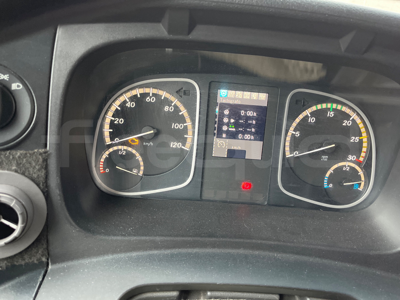 Mercedes-Benz Atego - Távolsági busz: 3 kép. Mercedes-Benz Atego - Távolsági busz: 3 kép.