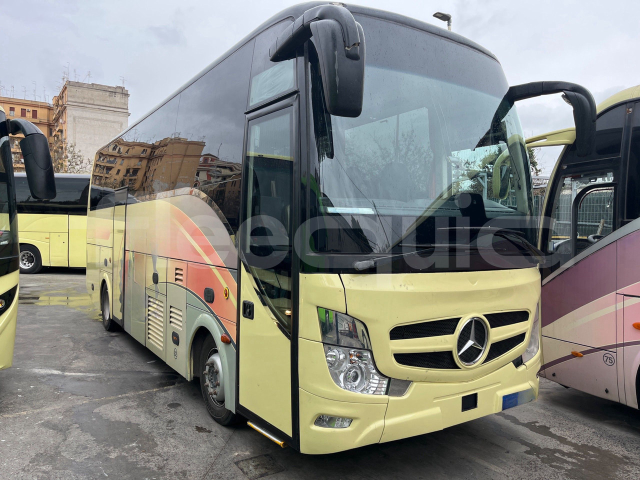 Mercedes-Benz Atego - Távolsági busz: 1 kép. Mercedes-Benz Atego - Távolsági busz: 1 kép.