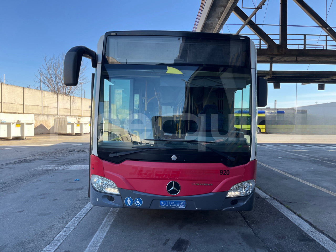 Mercedes-Benz Citaro - Városi busz: 2 kép. Mercedes-Benz Citaro - Városi busz: 2 kép.