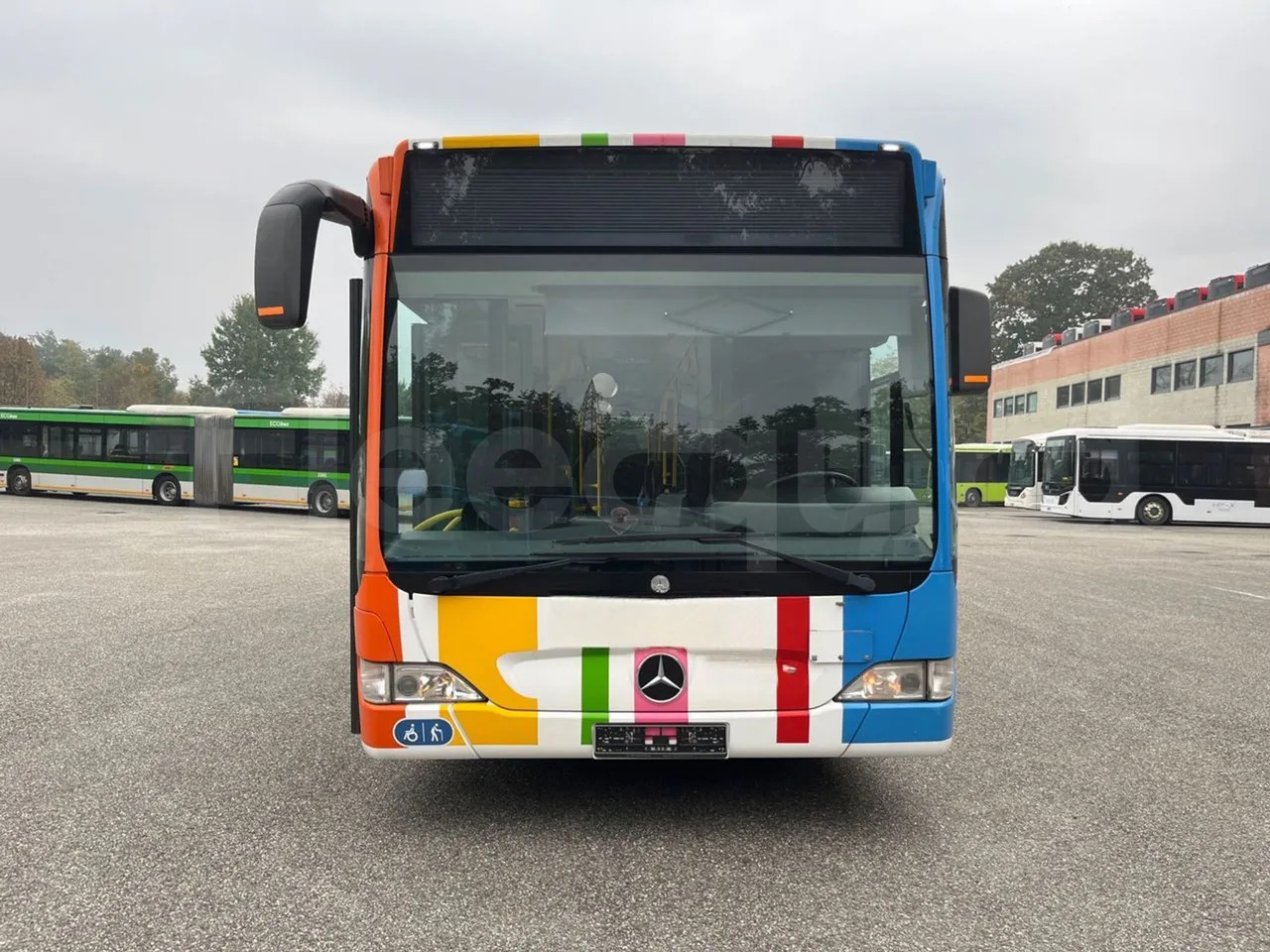 Mercedes-Benz Citaro - Városi busz: 2 kép. Mercedes-Benz Citaro - Városi busz: 2 kép.