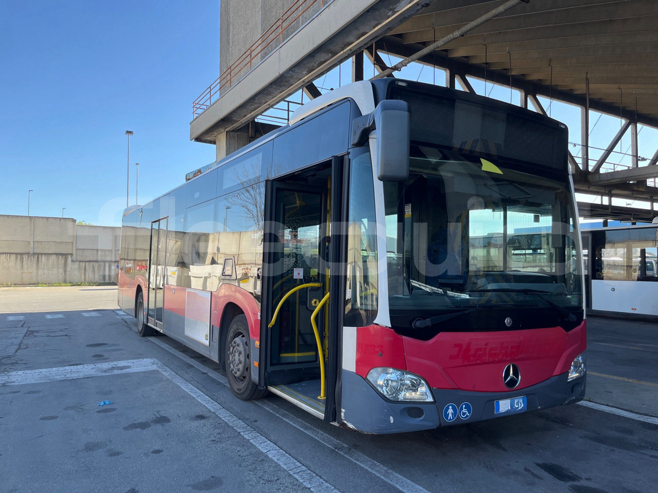 Mercedes-Benz Citaro - Városi busz: 1 kép. Mercedes-Benz Citaro - Városi busz: 1 kép.