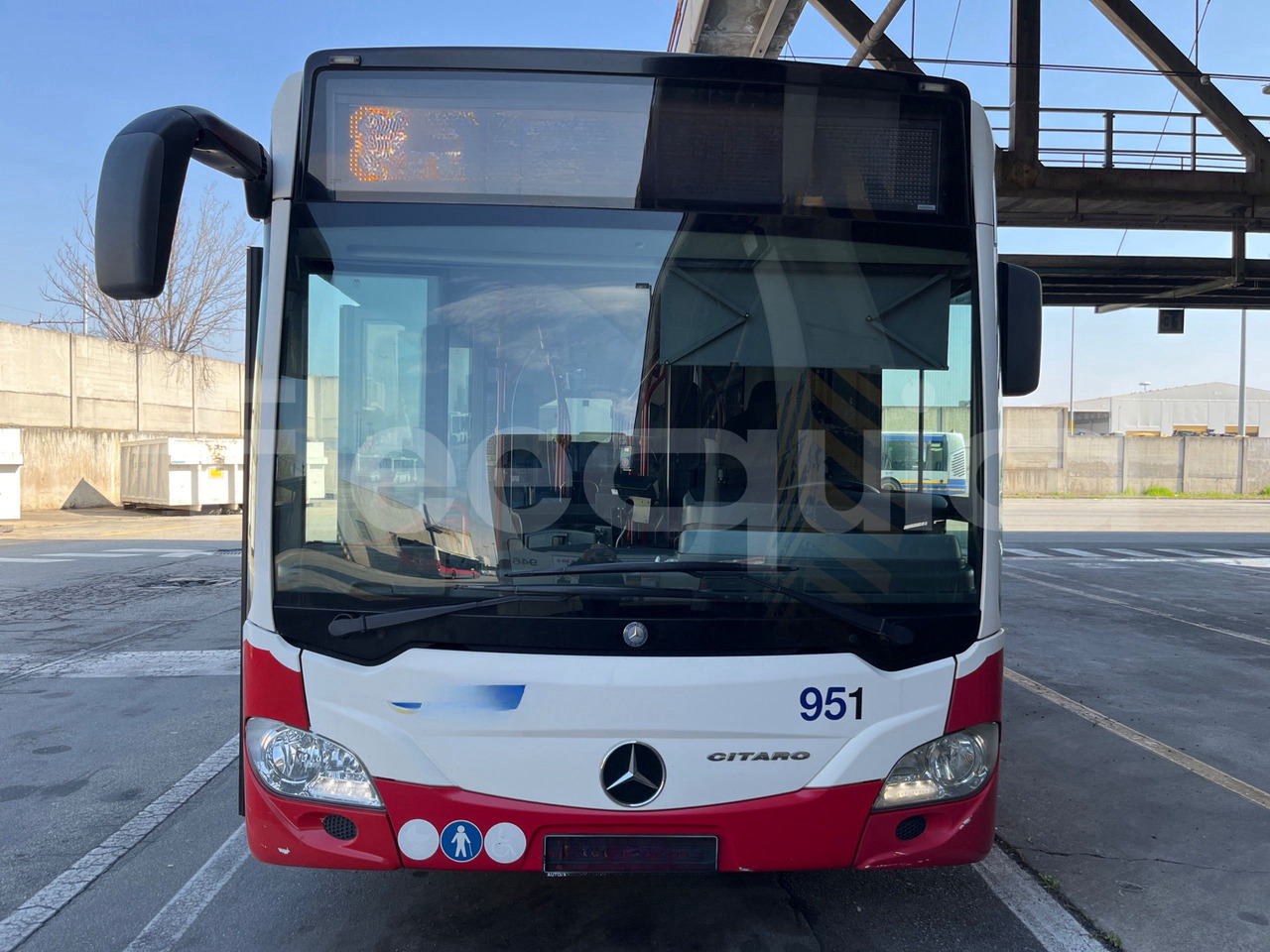 Mercedes-Benz Citaro - Városi busz: 2 kép. Mercedes-Benz Citaro - Városi busz: 2 kép.