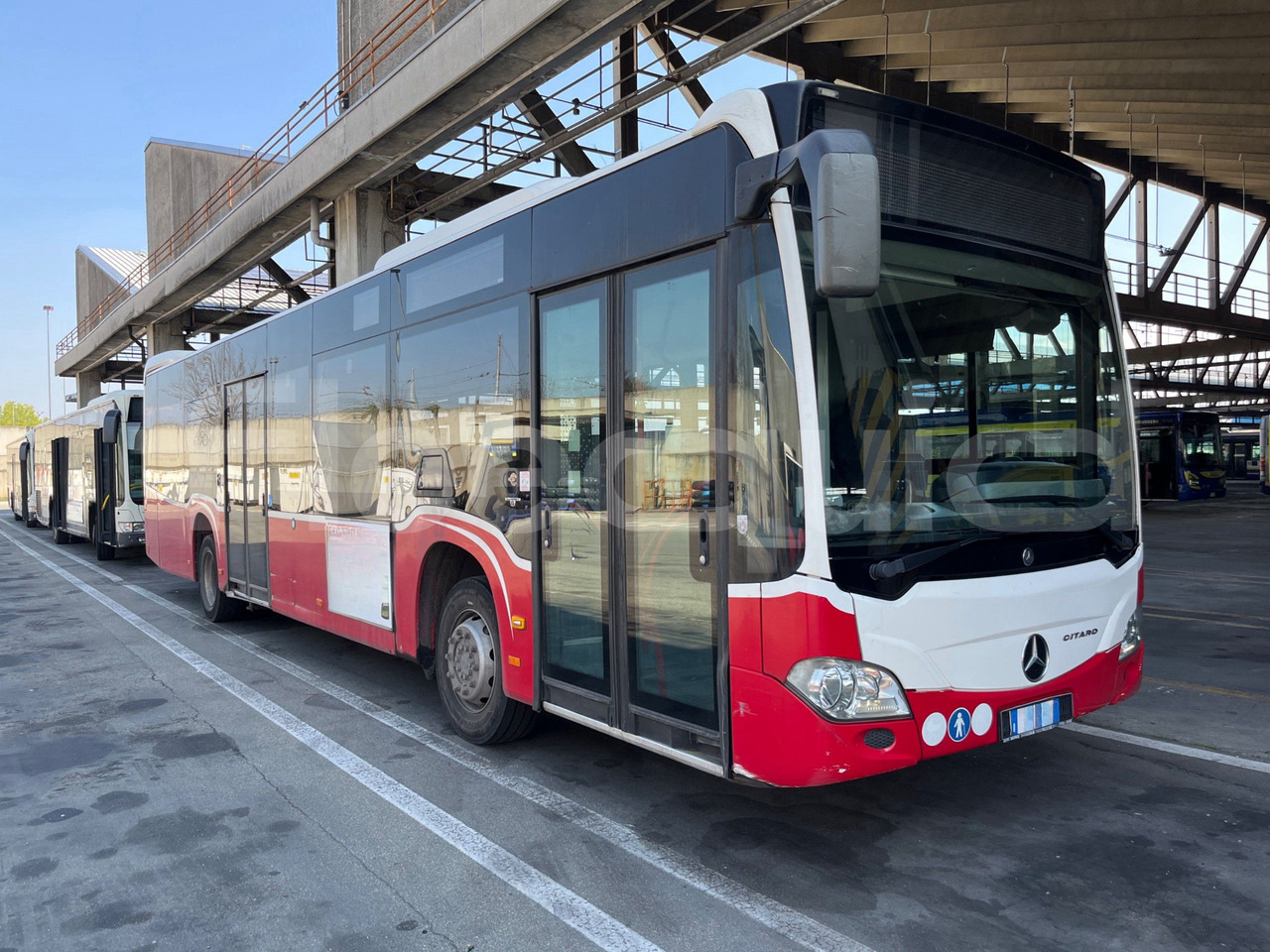 Mercedes-Benz Citaro - Városi busz: 1 kép. Mercedes-Benz Citaro - Városi busz: 1 kép.