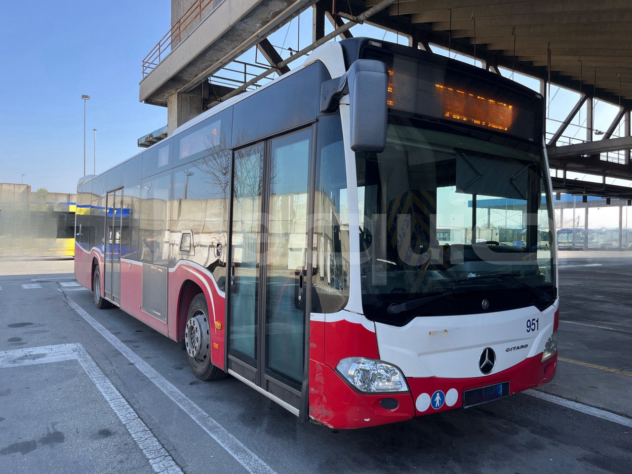 Mercedes-Benz Citaro - Városi busz: 1 kép. Mercedes-Benz Citaro - Városi busz: 1 kép.