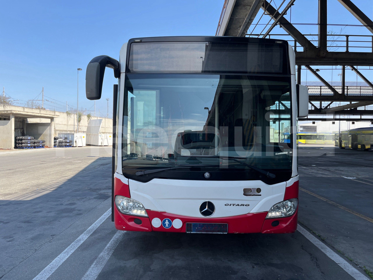 Mercedes-Benz Citaro - Városi busz: 2 kép. Mercedes-Benz Citaro - Városi busz: 2 kép.