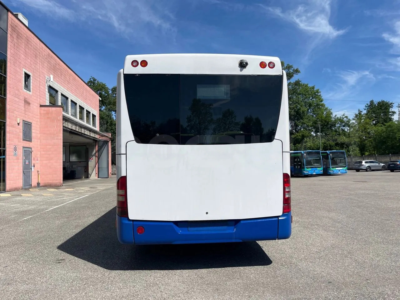Mercedes-Benz Conecto - Városi busz: 5 kép. Mercedes-Benz Conecto - Városi busz: 5 kép.
