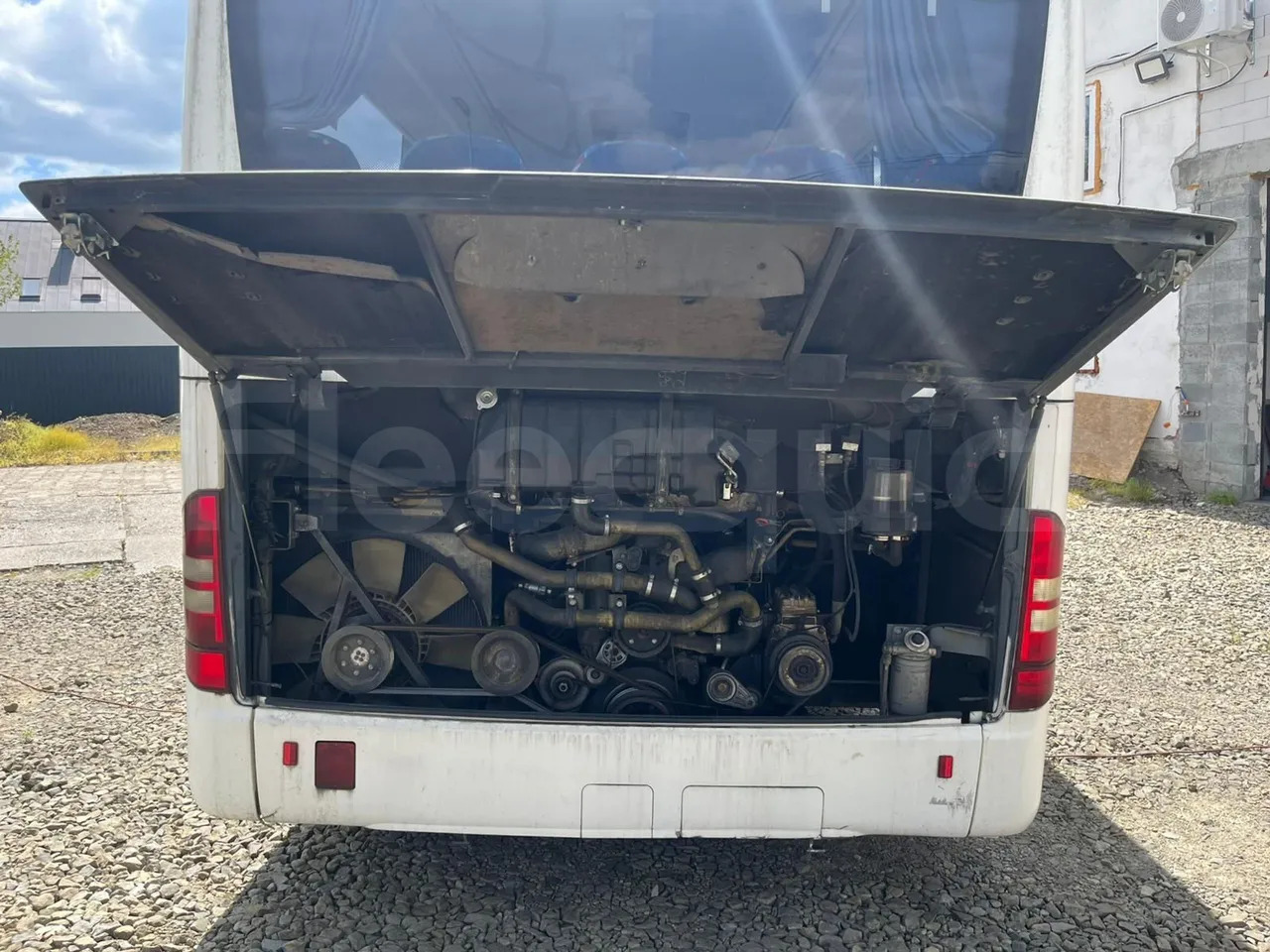 Távolsági busz Mercedes-Benz Intouro: 12 kép. Távolsági busz Mercedes-Benz Intouro: 12 kép.