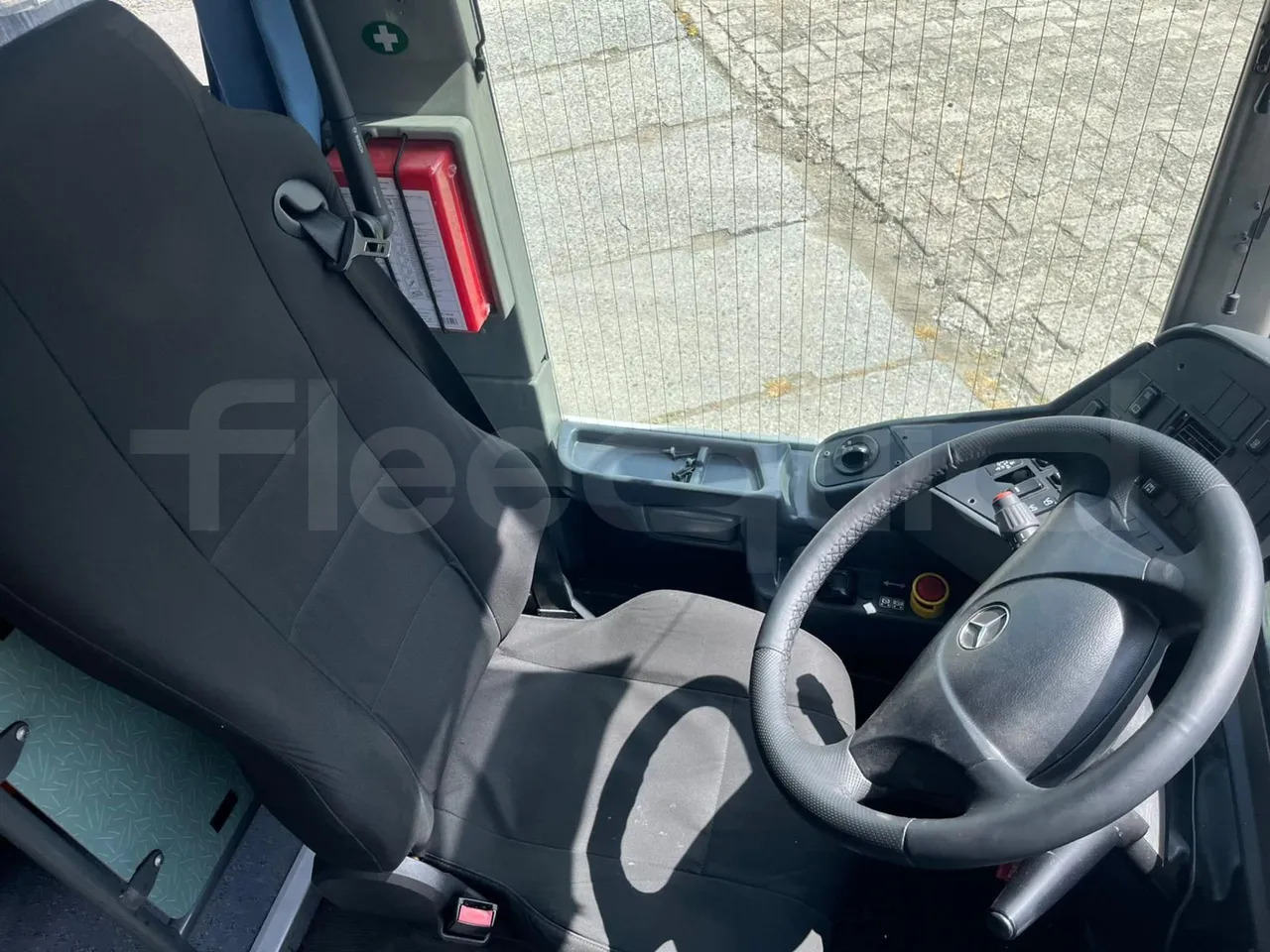 Távolsági busz Mercedes-Benz Intouro: 16 kép. Távolsági busz Mercedes-Benz Intouro: 16 kép.