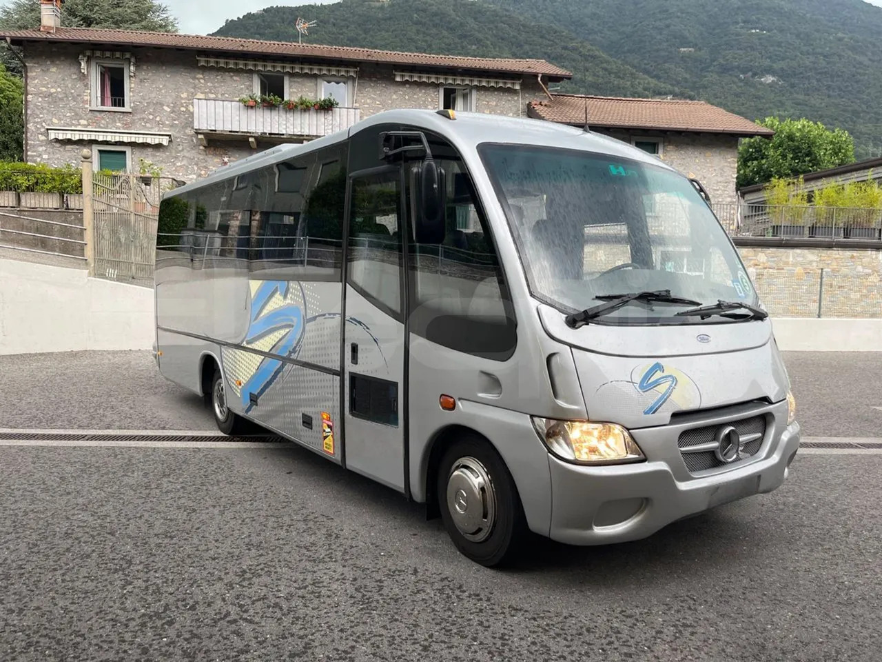 Mercedes-Benz MB 818 S - Távolsági busz: 1 kép. Mercedes-Benz MB 818 S - Távolsági busz: 1 kép.