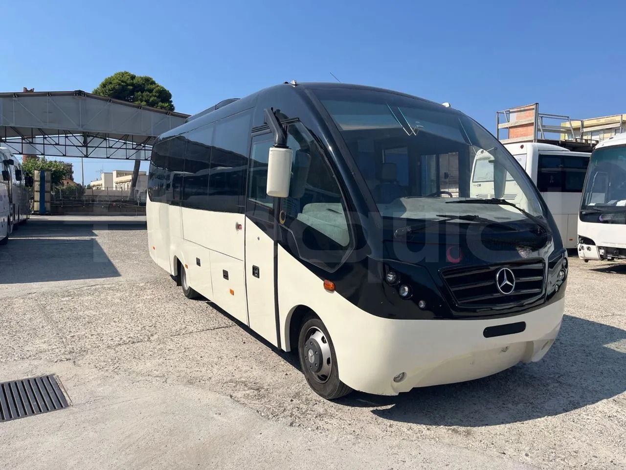 Mercedes-Benz MB 818 S - Távolsági busz: 1 kép. Mercedes-Benz MB 818 S - Távolsági busz: 1 kép.