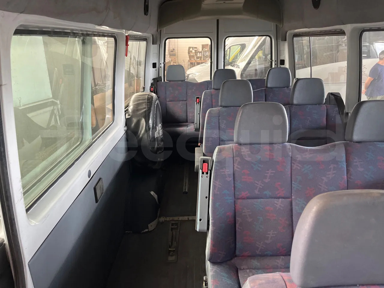 Helyközi busz Mercedes-Benz Sprinter: 12 kép. Helyközi busz Mercedes-Benz Sprinter: 12 kép.