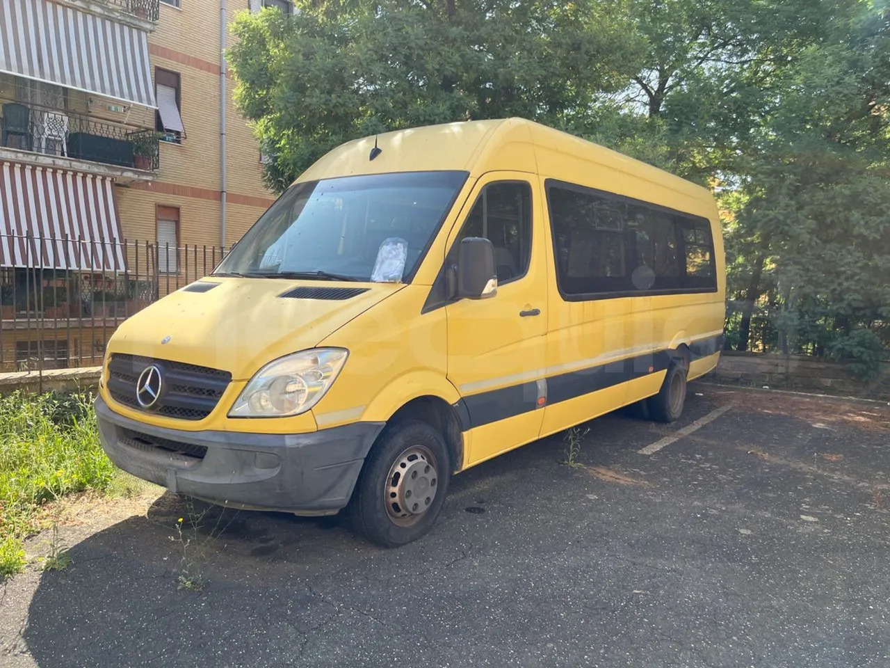Mercedes-Benz Sprinter - Iskolabusz: 4 kép. Mercedes-Benz Sprinter - Iskolabusz: 4 kép.