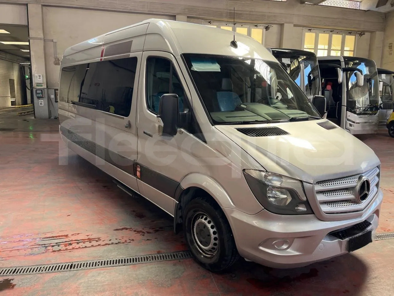 Mercedes-Benz Sprinter - Minibusz, Kisbusz: 1 kép. Mercedes-Benz Sprinter - Minibusz, Kisbusz: 1 kép.
