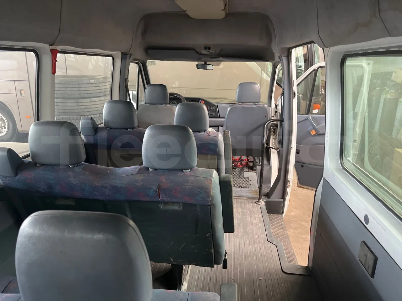 Helyközi busz Mercedes-Benz Sprinter: 14 kép. Helyközi busz Mercedes-Benz Sprinter: 14 kép.