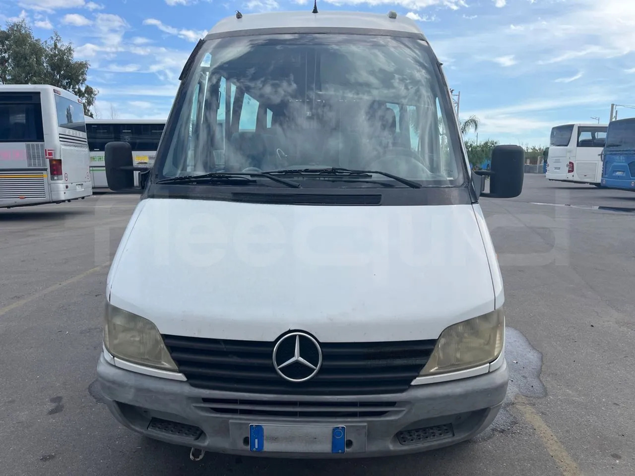 Mercedes-Benz Sprinter - Helyközi busz: 2 kép. Mercedes-Benz Sprinter - Helyközi busz: 2 kép.