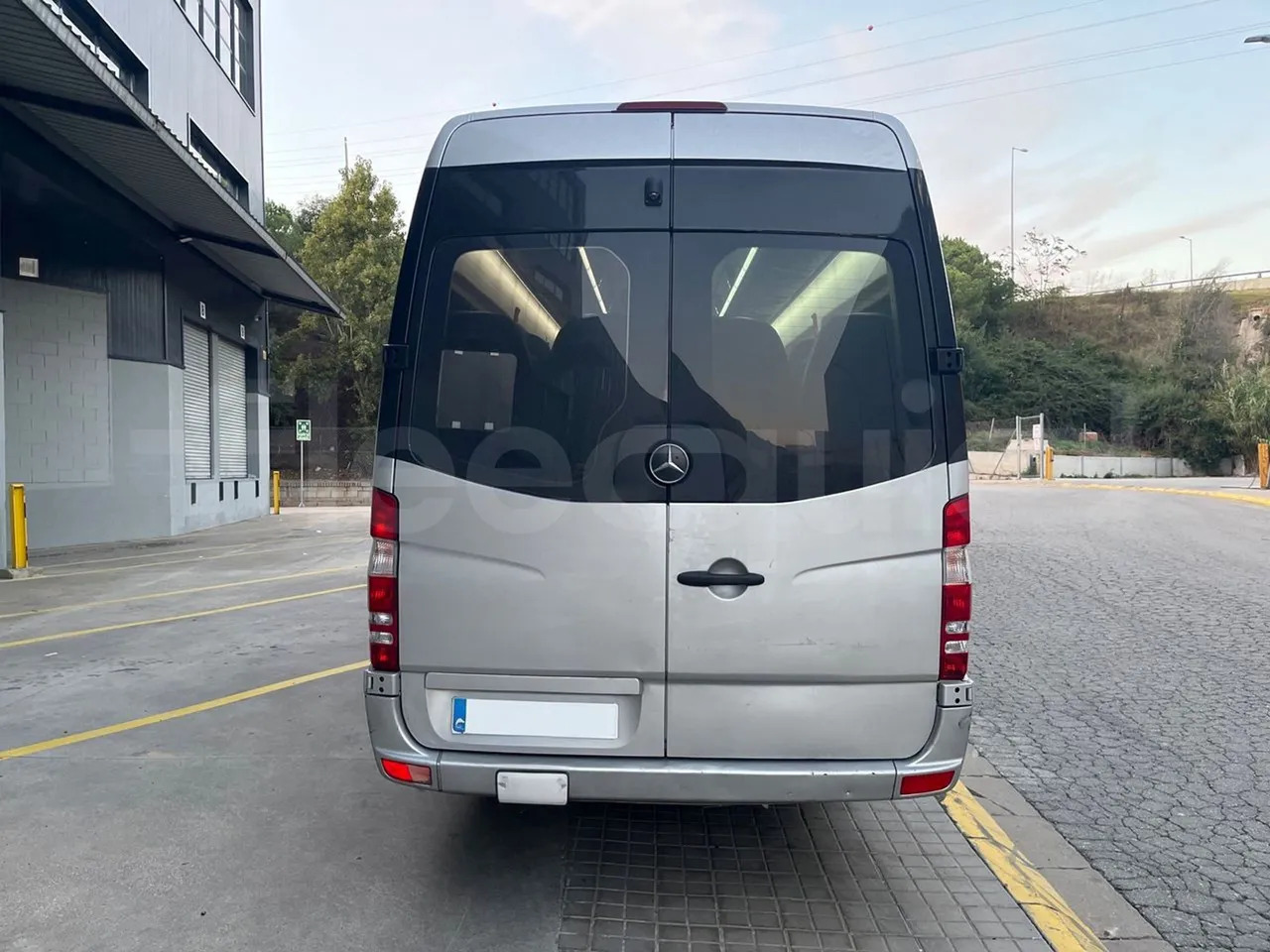 Mercedes-Benz Sprinter - Távolsági busz: 5 kép. Mercedes-Benz Sprinter - Távolsági busz: 5 kép.