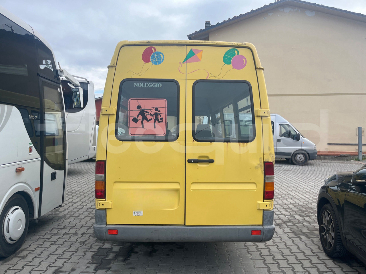 Mercedes-Benz Sprinter - Iskolabusz: 5 kép. Mercedes-Benz Sprinter - Iskolabusz: 5 kép.