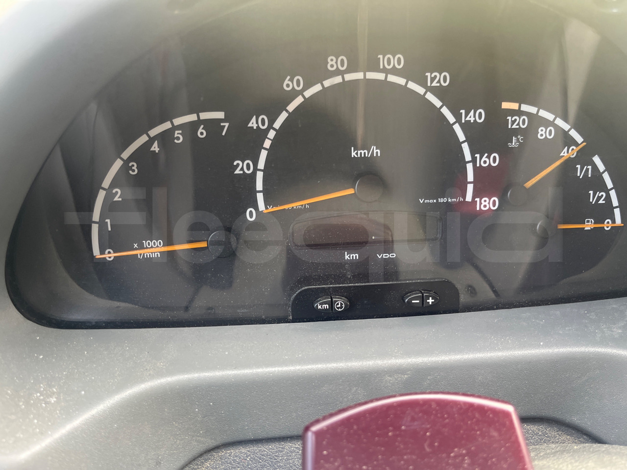 Mercedes-Benz Sprinter - Iskolabusz: 3 kép. Mercedes-Benz Sprinter - Iskolabusz: 3 kép.