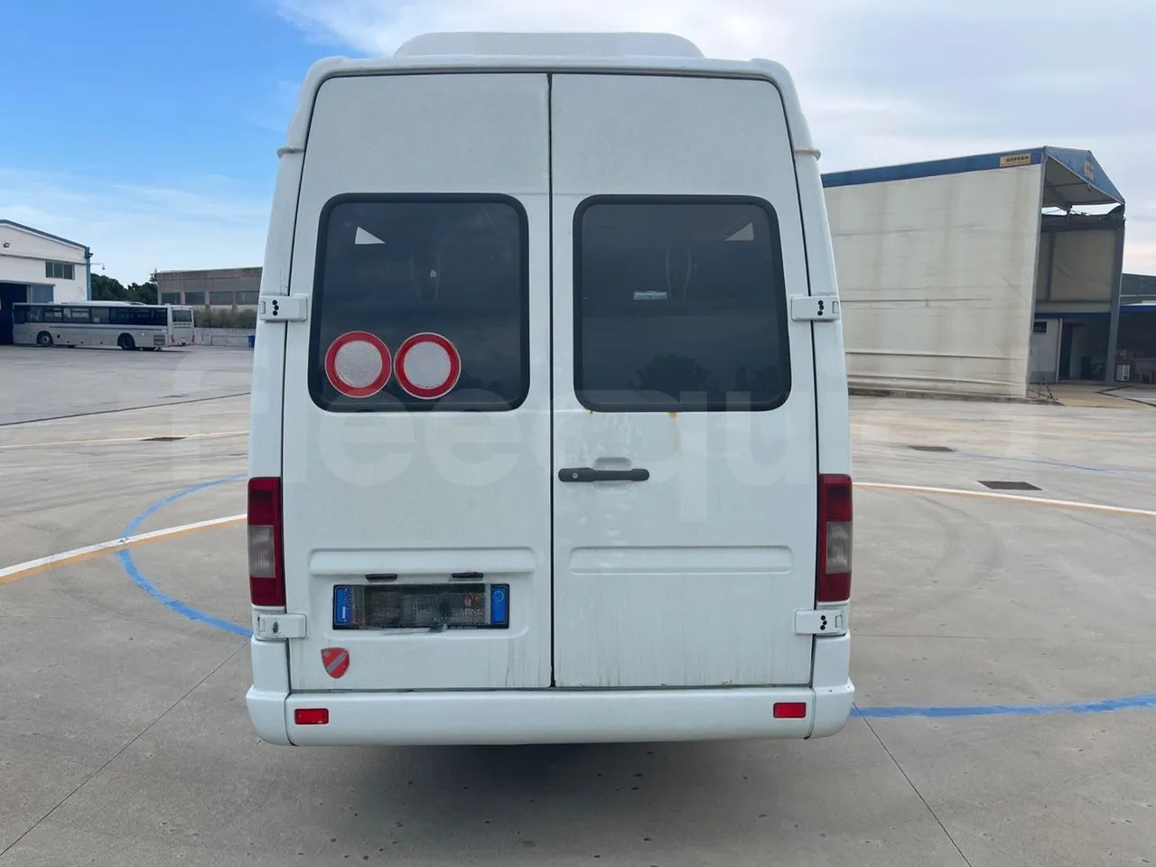 Mercedes-Benz Sprinter - Minibusz, Kisbusz: 5 kép. Mercedes-Benz Sprinter - Minibusz, Kisbusz: 5 kép.