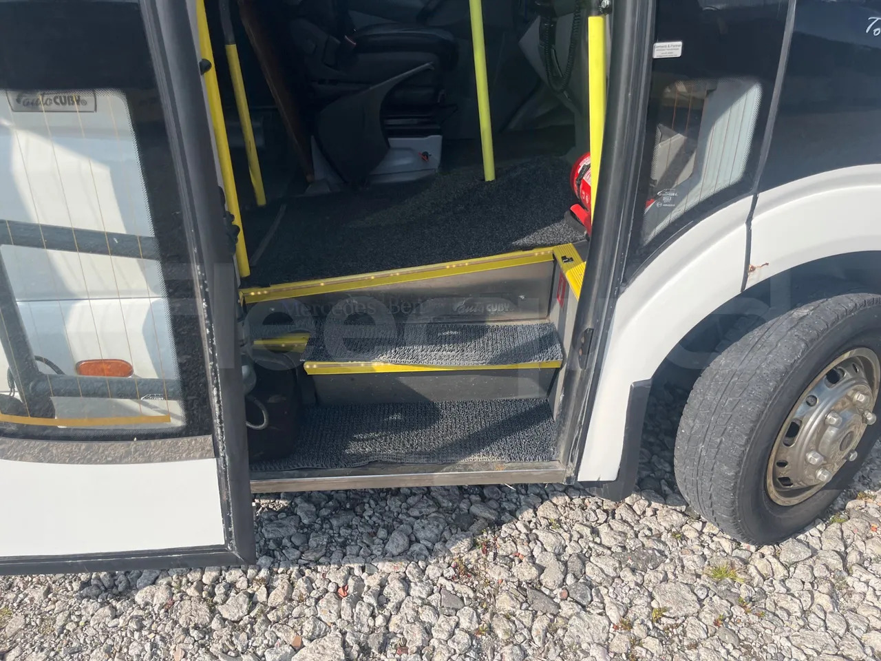 Minibusz, Kisbusz Mercedes-Benz Sprinter: 17 kép.