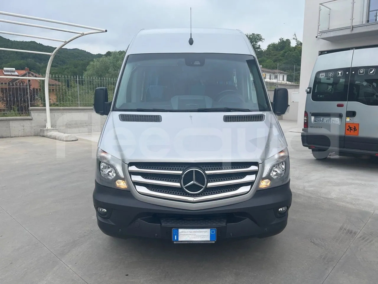 Mercedes-Benz Sprinter - Helyközi busz: 2 kép. Mercedes-Benz Sprinter - Helyközi busz: 2 kép.