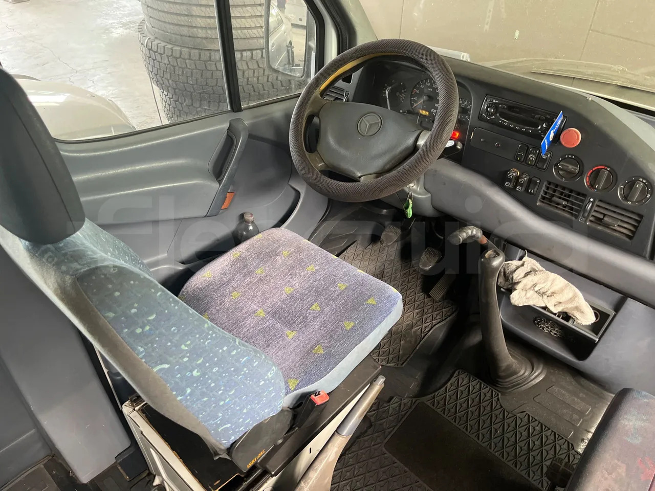 Helyközi busz Mercedes-Benz Sprinter: 9 kép. Helyközi busz Mercedes-Benz Sprinter: 9 kép.