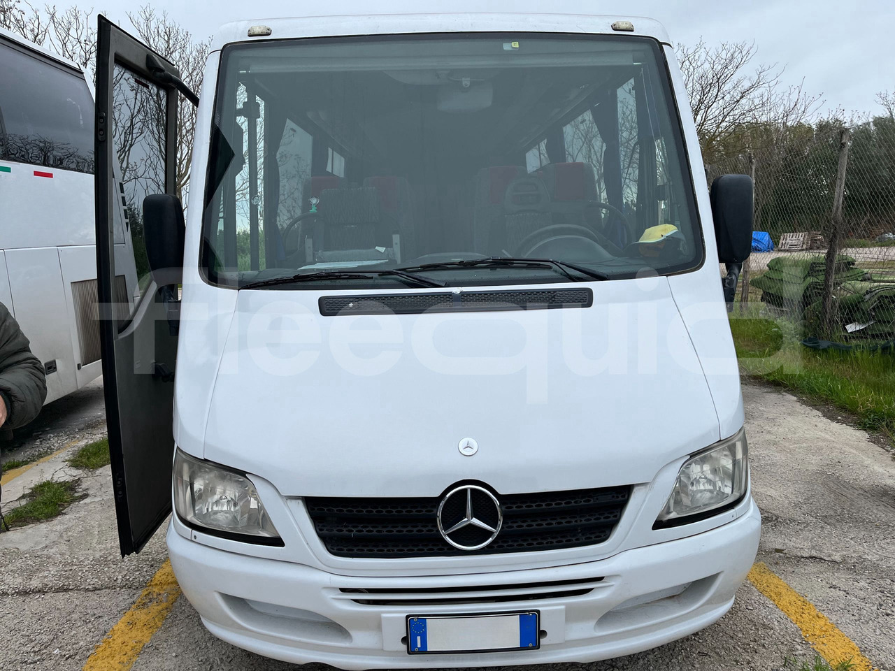 Mercedes-Benz Sprinter - Minibusz, Kisbusz: 1 kép. Mercedes-Benz Sprinter - Minibusz, Kisbusz: 1 kép.