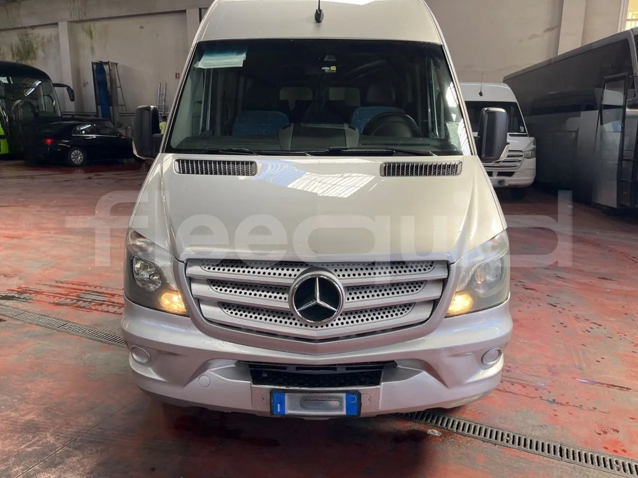 Mercedes-Benz Sprinter - Minibusz, Kisbusz: 2 kép. Mercedes-Benz Sprinter - Minibusz, Kisbusz: 2 kép.