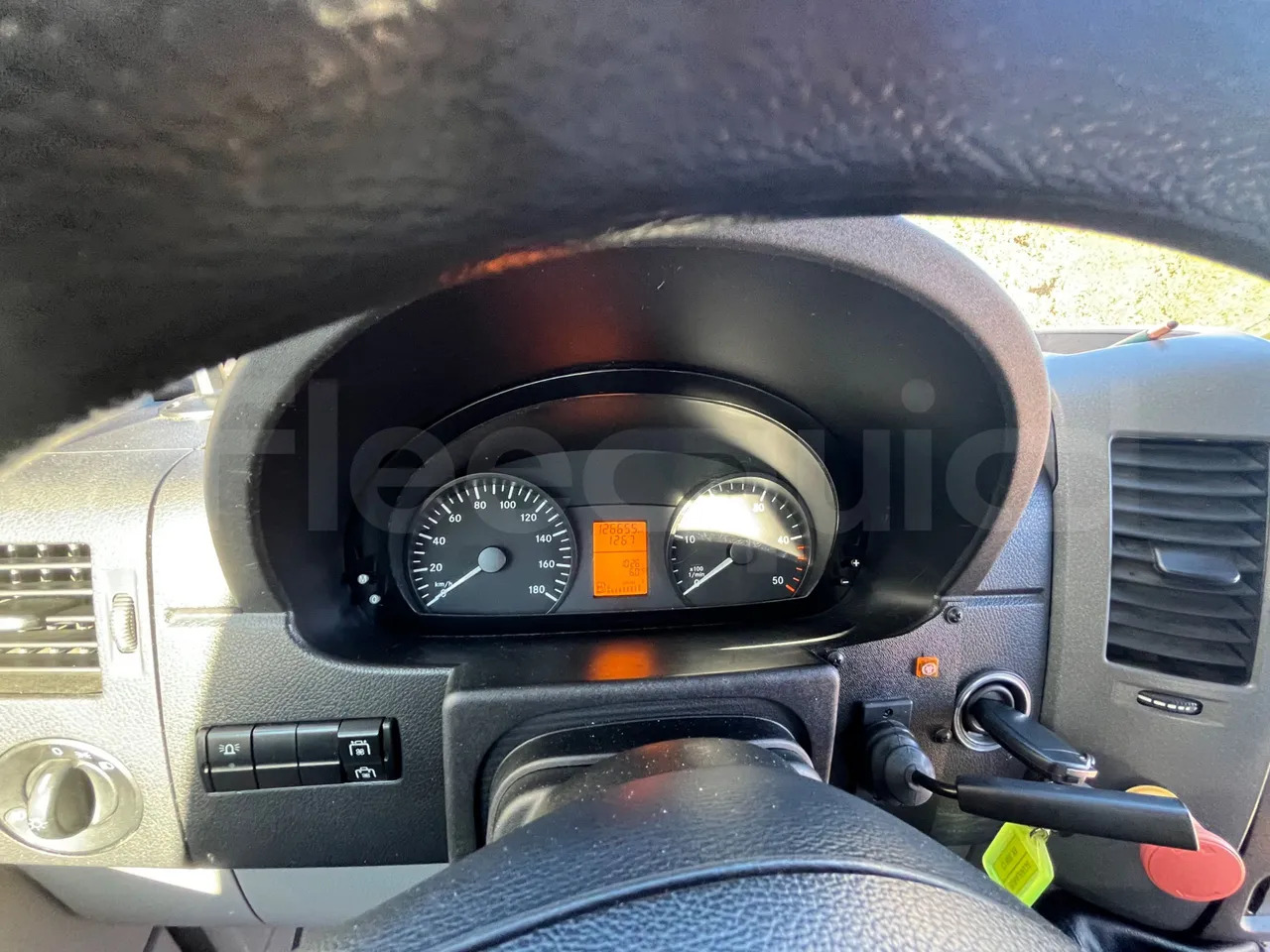 Mercedes-Benz Sprinter - Minibusz, Kisbusz: 3 kép. Mercedes-Benz Sprinter - Minibusz, Kisbusz: 3 kép.