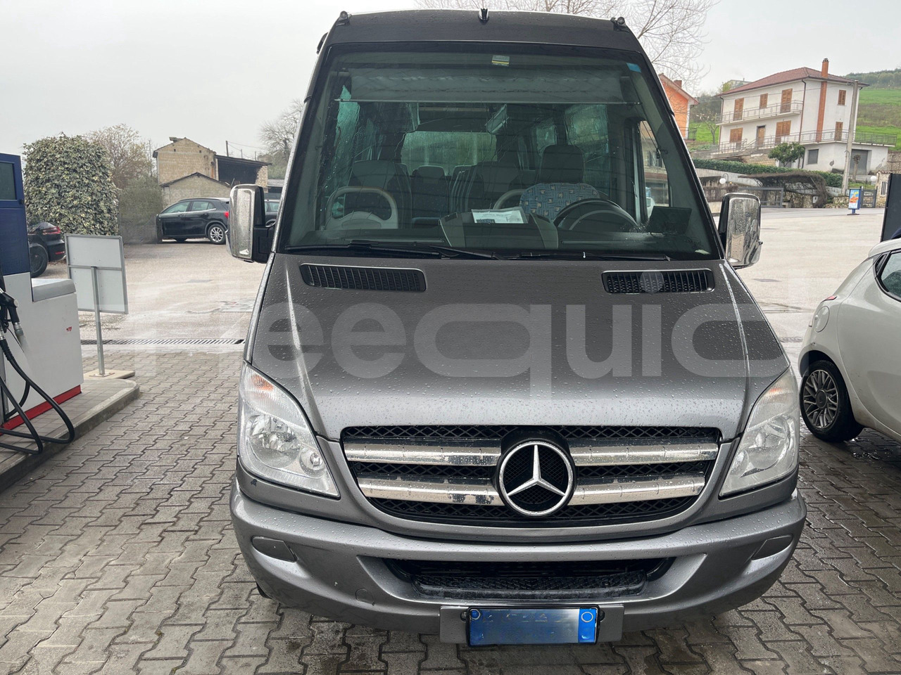 Mercedes-Benz Sprinter - Minibusz, Kisbusz: 2 kép. Mercedes-Benz Sprinter - Minibusz, Kisbusz: 2 kép.