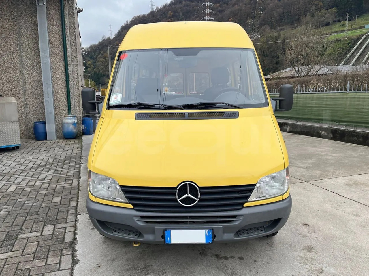 Mercedes-Benz Sprinter - Minibusz, Kisbusz: 2 kép. Mercedes-Benz Sprinter - Minibusz, Kisbusz: 2 kép.