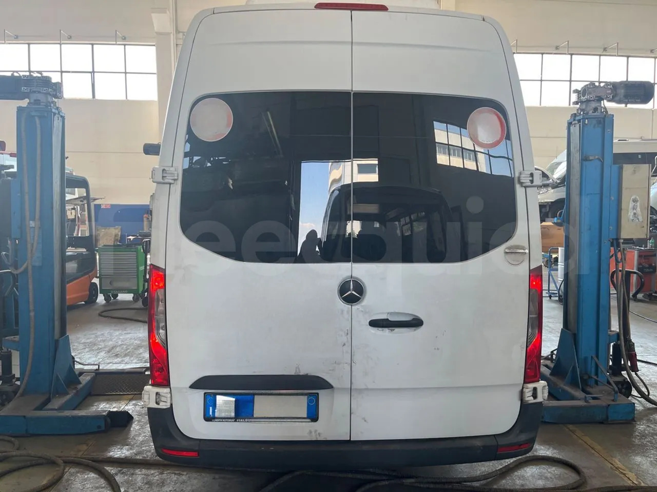 Mercedes-Benz Sprinter - Minibusz, Kisbusz: 5 kép. Mercedes-Benz Sprinter - Minibusz, Kisbusz: 5 kép.